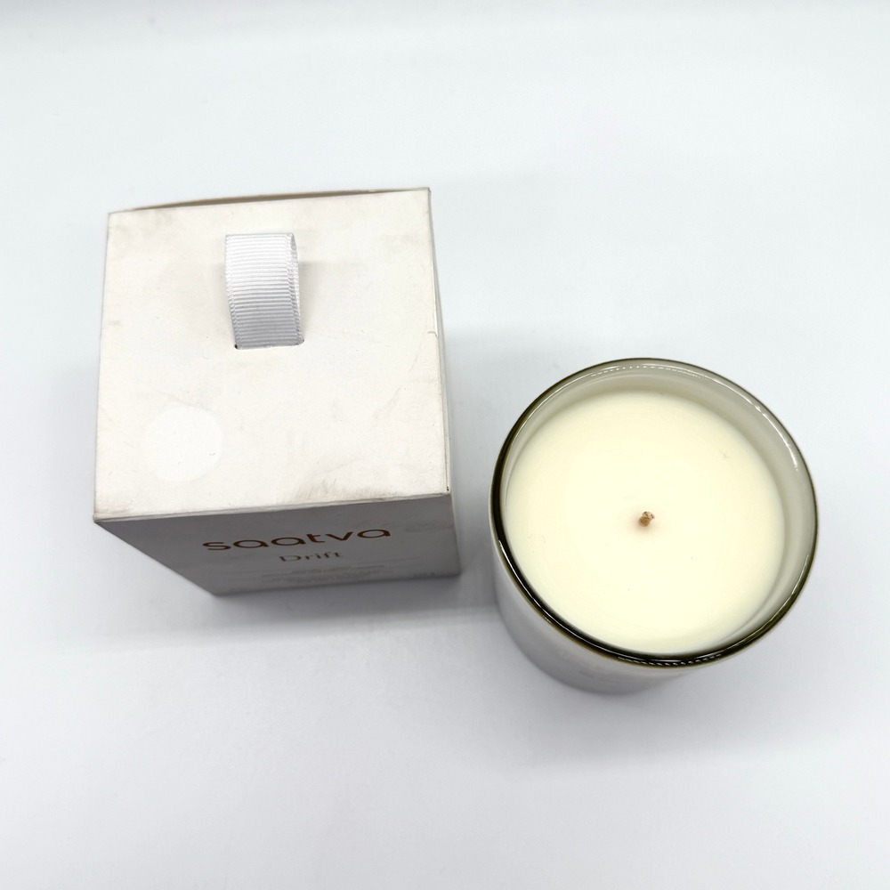 Saatva Scented Candle 8oz White Drift Lavender Vetiver Aromatherapy Relaxing NEW - Picture 6 of 8
